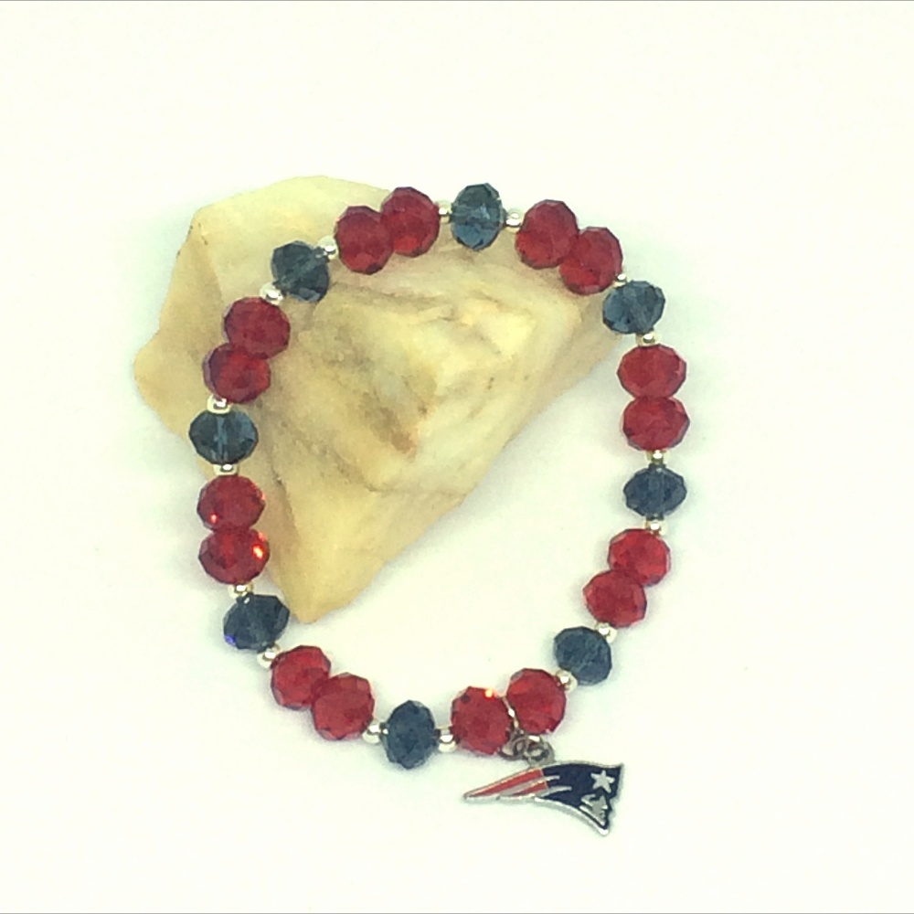 New England Patriots NFL stretch bracelet w/ charm